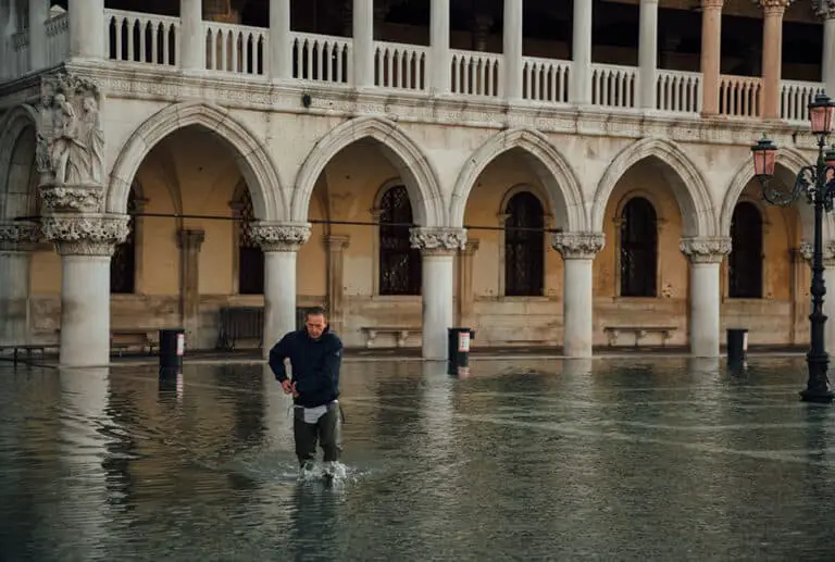 do-the-buildings-in-venice-float-how-venice-was-built-low-key